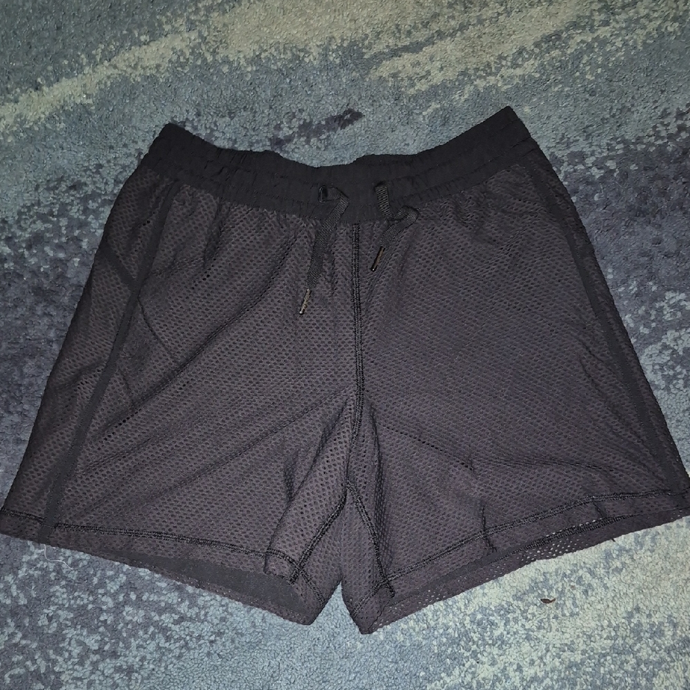 Lululemon Mesh On Mesh Shorts ..like New..size 6